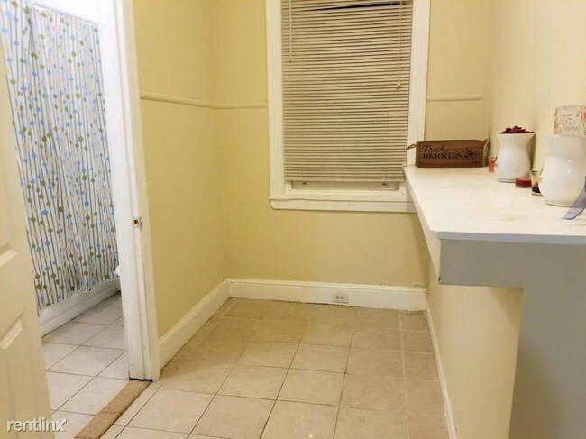 Foto del edificio - 231 W Tabor Rd