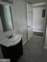 Building Photo - 1124 Lindley Ave