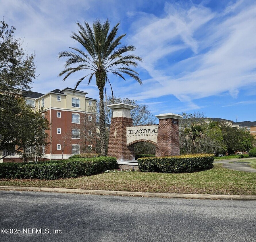 Foto principal - 4480 Deerwood Lake Pkwy