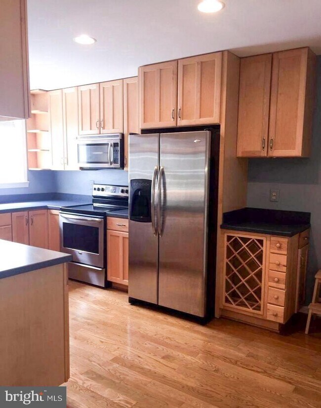 Building Photo - 905 Wild Forest Dr