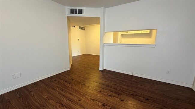 Building Photo - 10601 South Dr