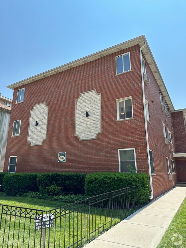 Building Photo - 7444 Washington St