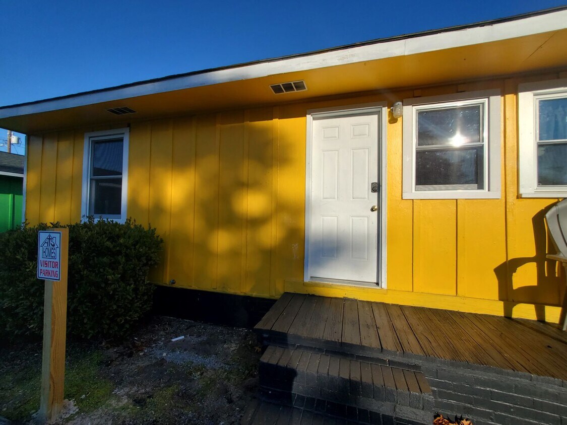 204 South 5th Street Spring Lake House Rental in Spring Lake, NC