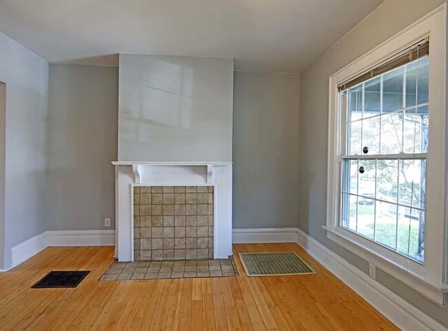 Building Photo - 517 Sheldon Ave