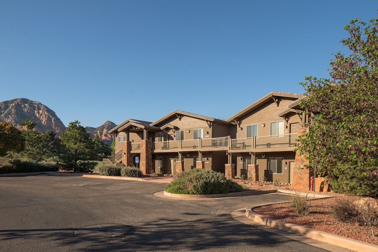 Front of Building - 1916 Kestrel Cir