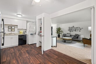 Building Photo - Bluffs at Evergreen