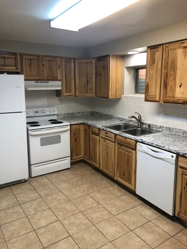 Primary Photo - 2571 S 150 W
