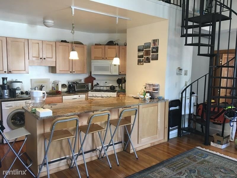 Primary Photo - 1 br, 1 bath Apartment - 238 Columbia St # 3N
