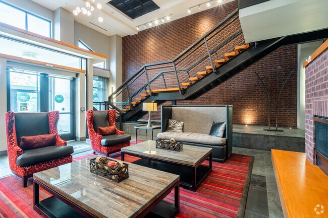 Lobby Photo - Courts at Spring Mill Station