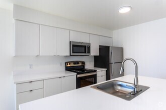 2BR, 2BA - 835 SF - The Archibald