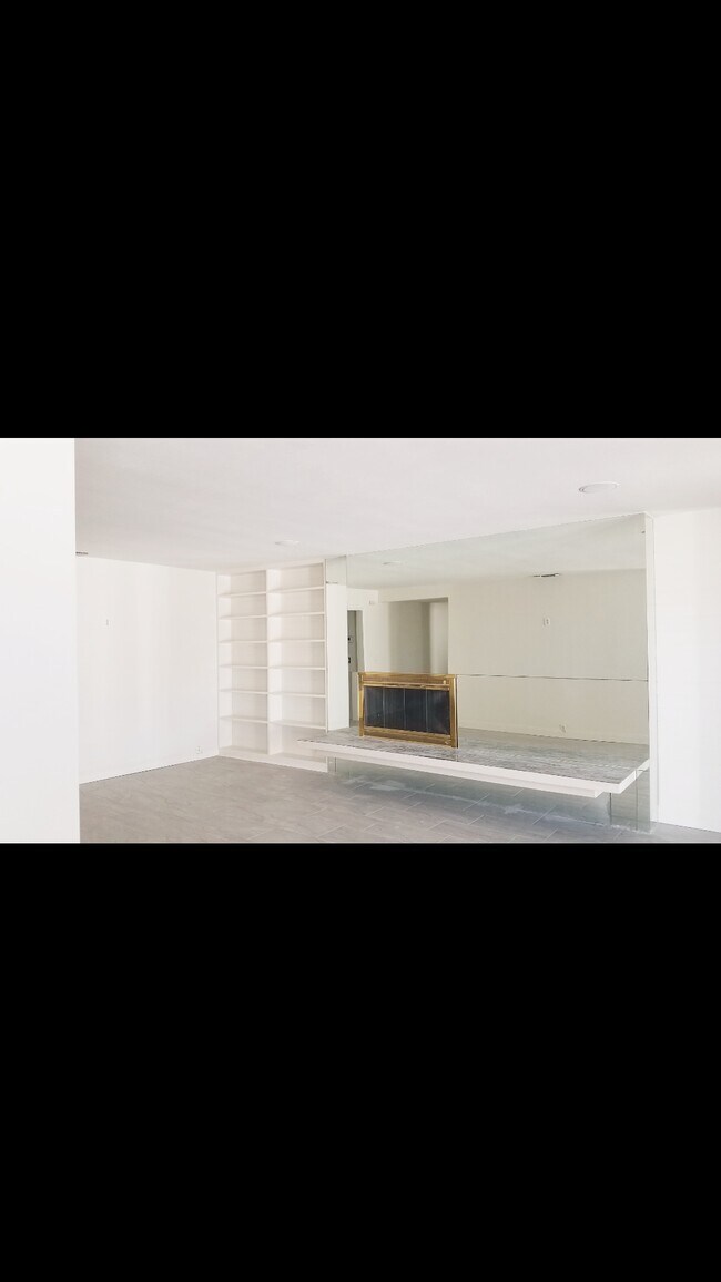 Building Photo - 2514 University Dr