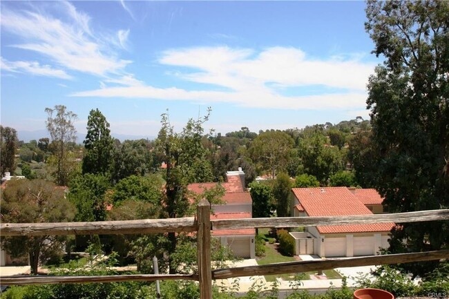 Foto del edificio - Large 1 Bed/1.5 Bath in Laguna Woods ( 55+ community)