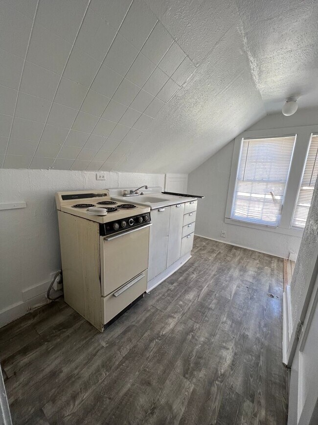 Building Photo - DB 1607 Avenue X