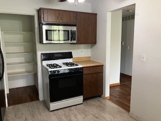 Foto del edificio - 1558 7 Pines Rd