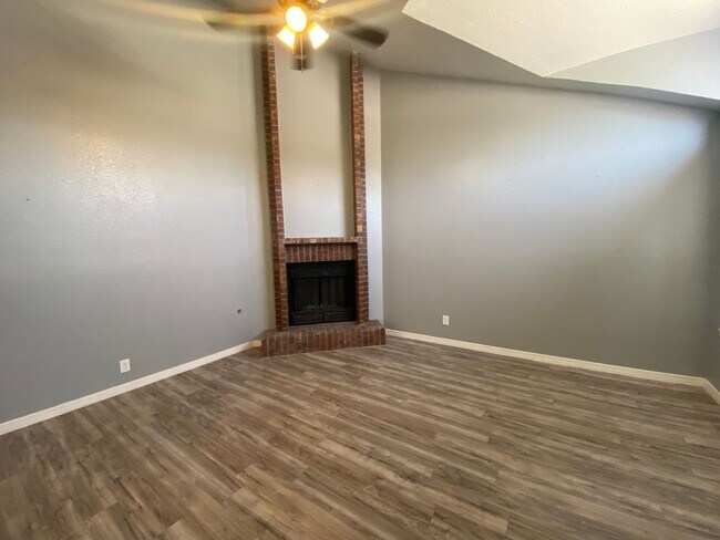 Building Photo - EASTSIDE DUPLEX FOR RENT