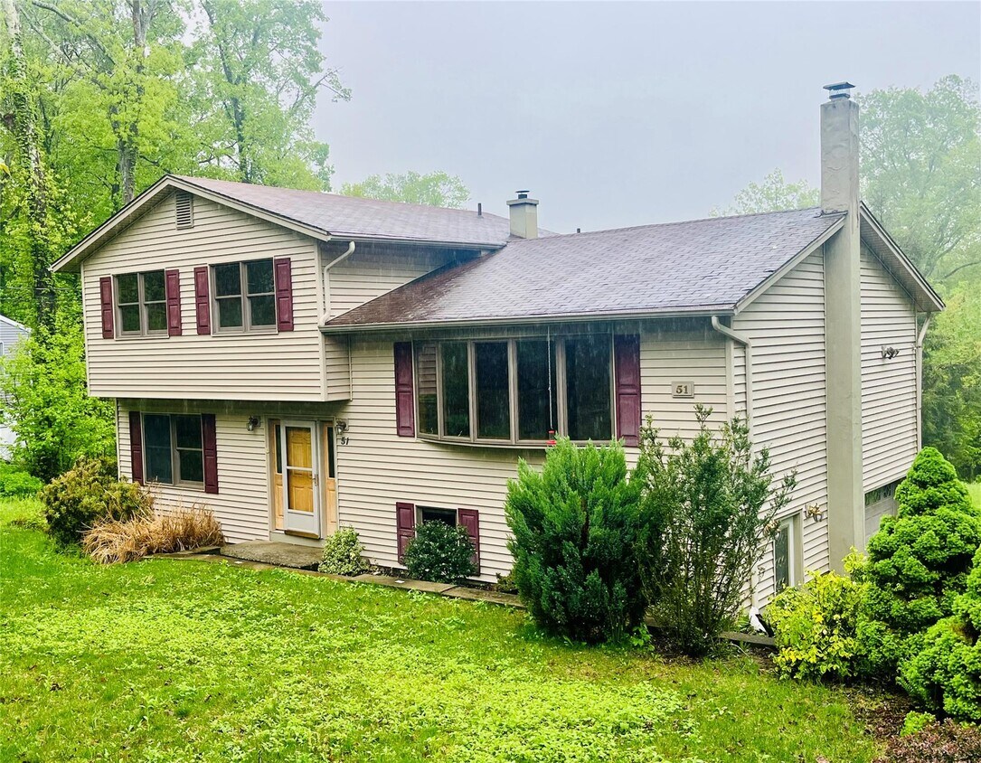 Foto principal - 51 Pine Ct