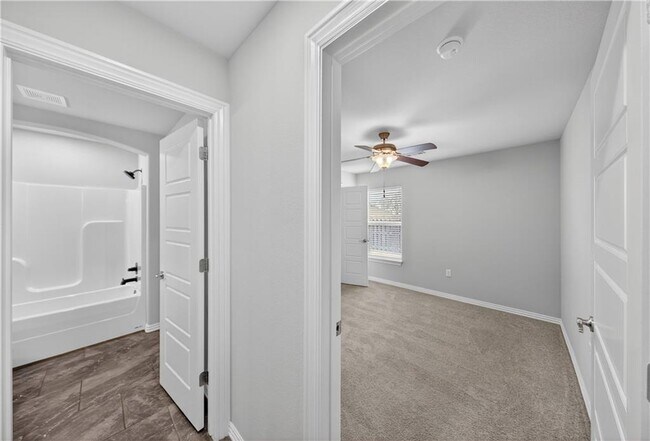 Foto del edificio - 4559 W Barhem Dr