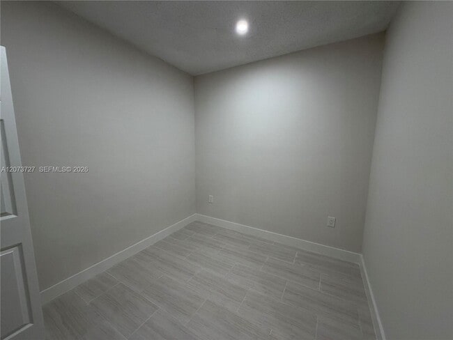 Building Photo - 10921 SW 144th Ave