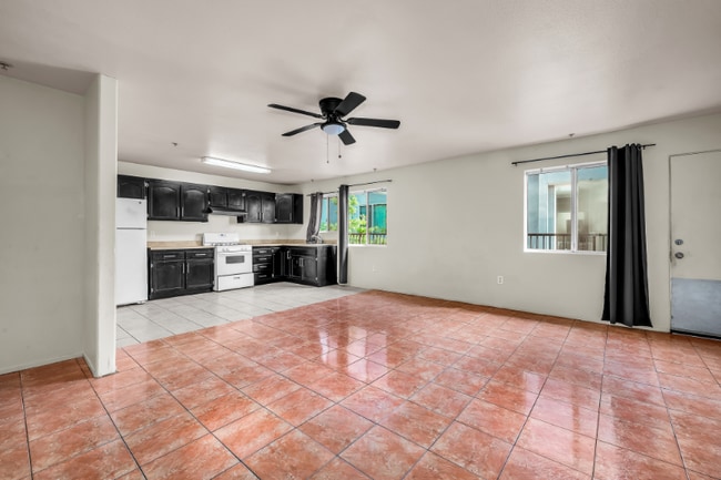 Building Photo - 5231 Huntington Dr