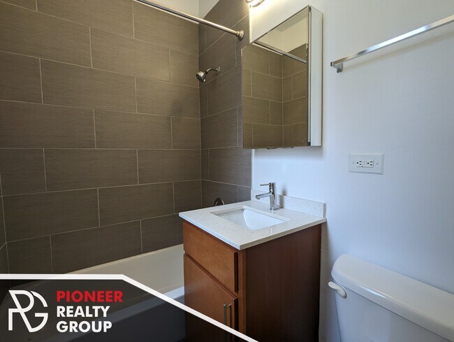 Foto del edificio - 4220 N Sheridan Rd