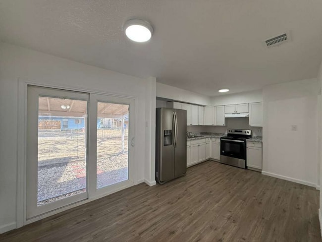 Foto del edificio - 6718 Pear Tree