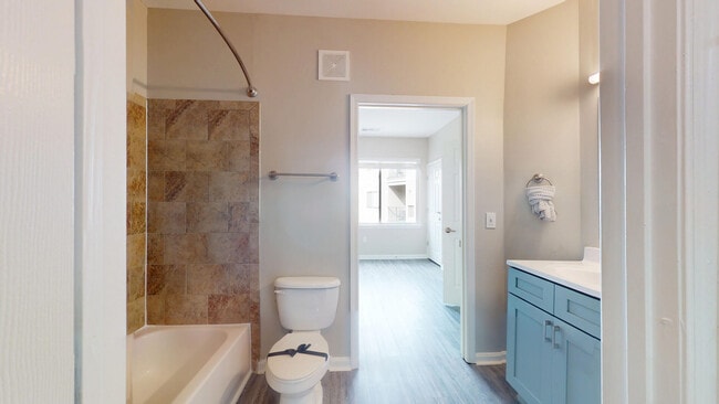 Interior Photo - 20 Lambourne