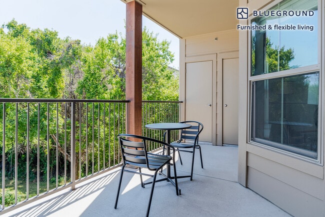 Foto del edificio - 1501 W Howard Ln