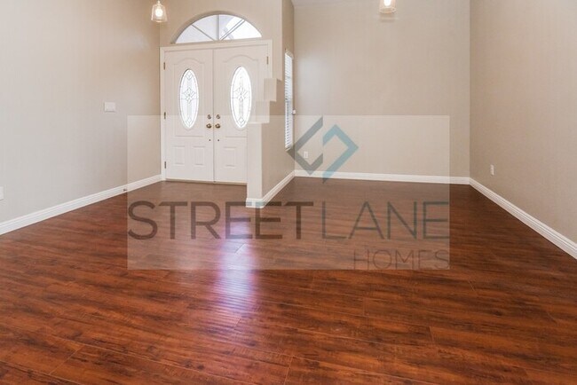 Building Photo - REDUCED!