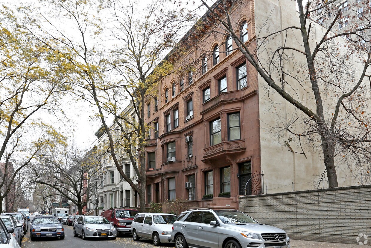 Building Photo - 17 W 76th St