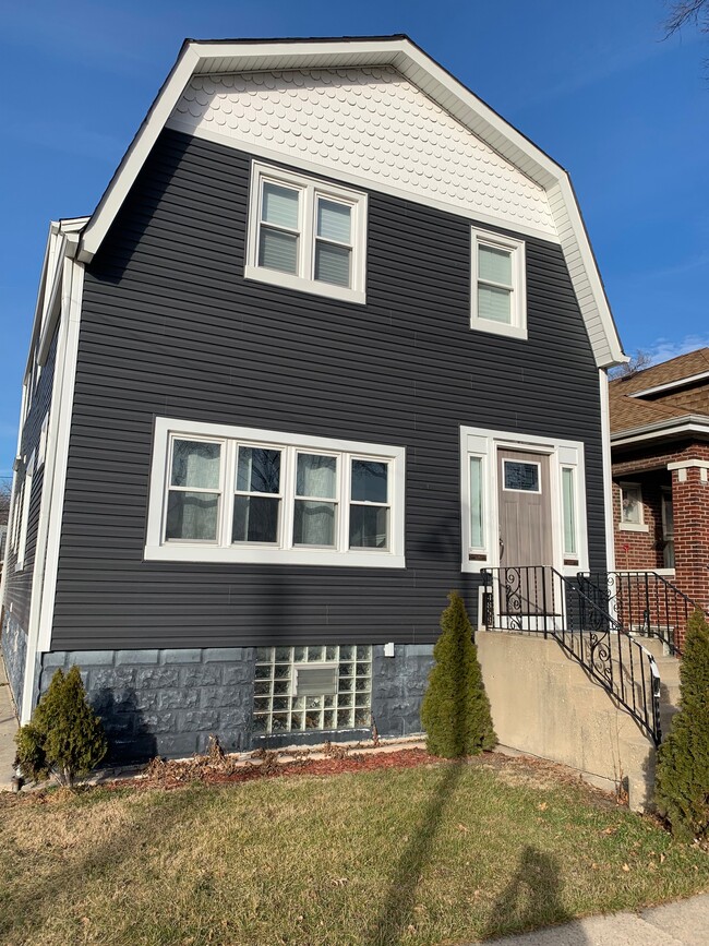 Building Photo - 4858 W Gunnison St