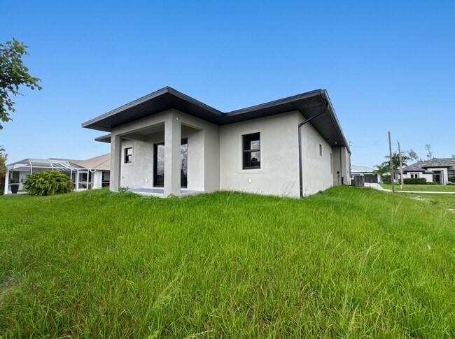 Foto del edificio - 2325 NW 37th Pl