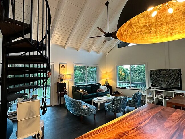 Foto del edificio - Haiku - on 2 acres upstairs mostly furnish...