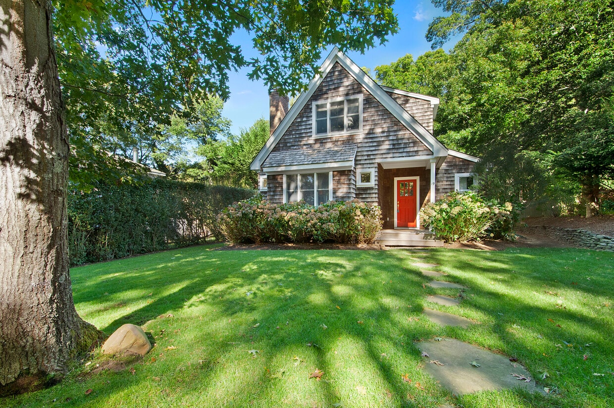 East Hampton Star Year Round Rentals 19 Squaw Rd, East Hampton, NY 11937 - House Rental in East Hampton, NY