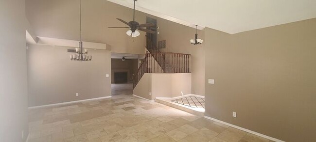 Building Photo - 4 Bedroom/3 Bathroom Marlboro Court