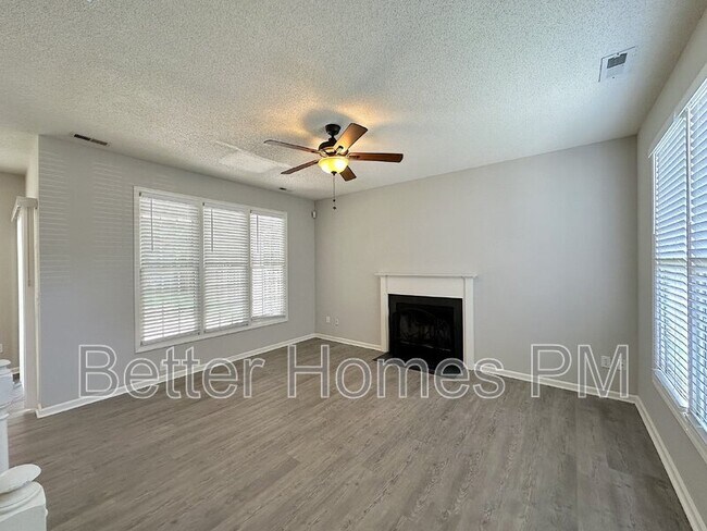 Building Photo - 741 Hanska Way