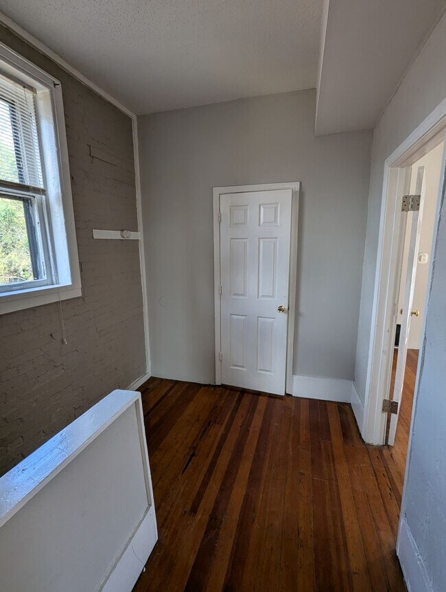 Foto del edificio - 4456 Virginia Ave