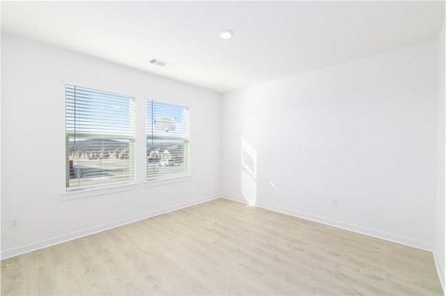 Building Photo - 581 Crystal Dr