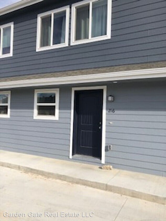 Primary Photo - 2 br, 1.5 bath House - 216 Carnation St.