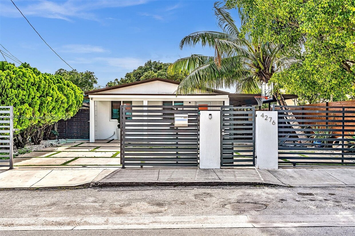 4276 E 10th Ct, Hialeah, FL 33013 House Rental in Hialeah, FL