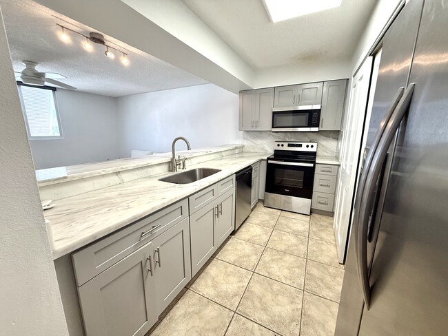 Building Photo - 3930 S Roosevelt Blvd