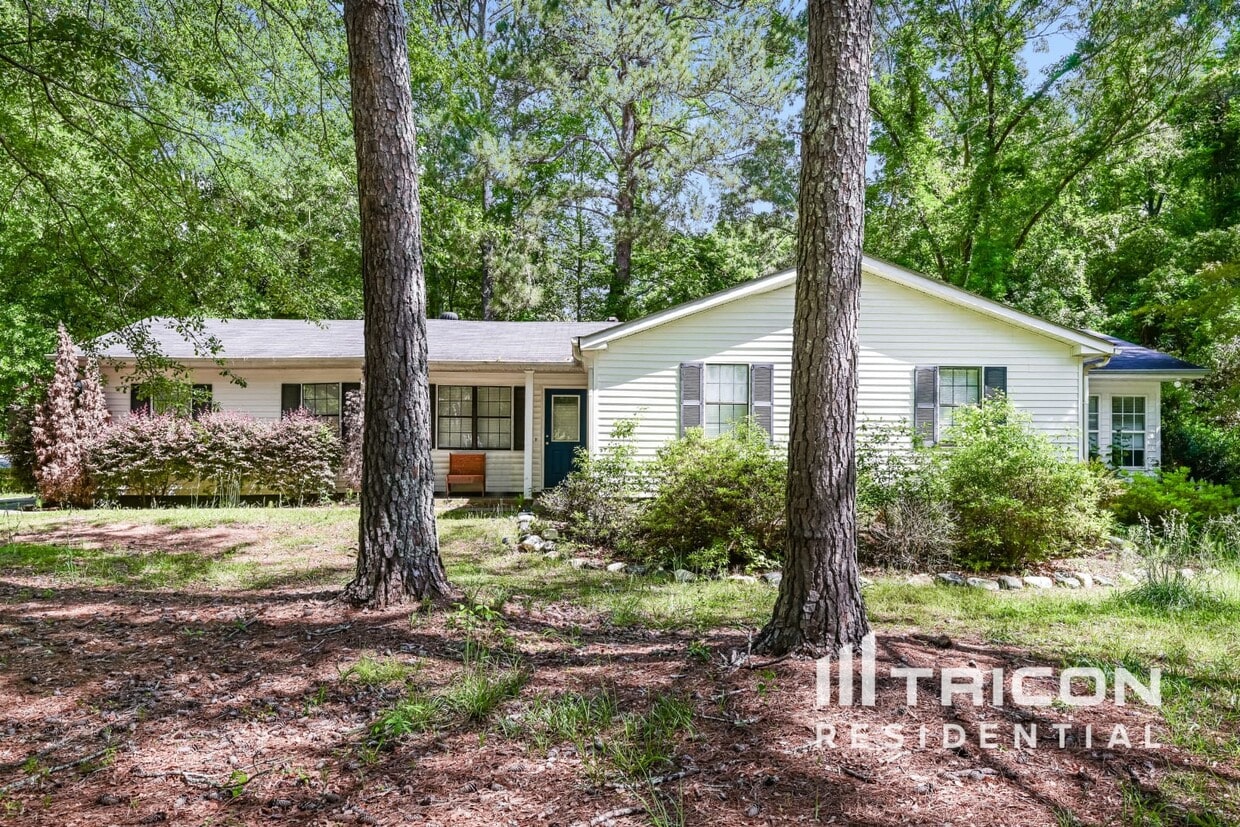Primary Photo - 560 Windsor Dr SE