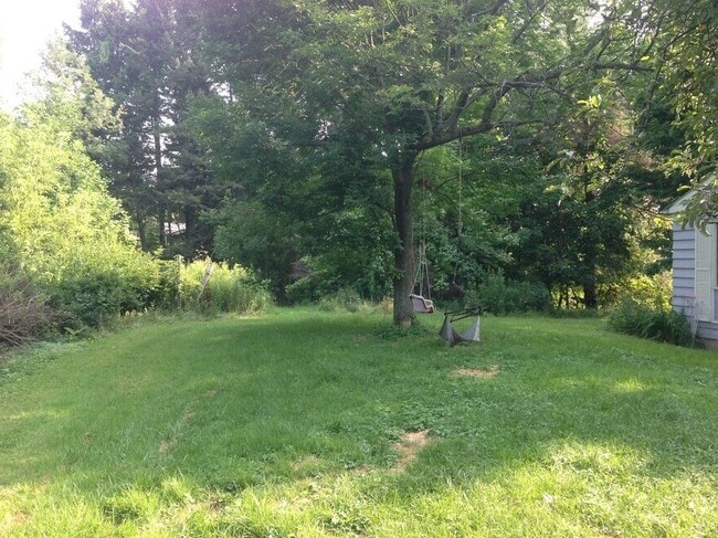 Building Photo - 102 Turkey Hill Rd - Utilities Included!