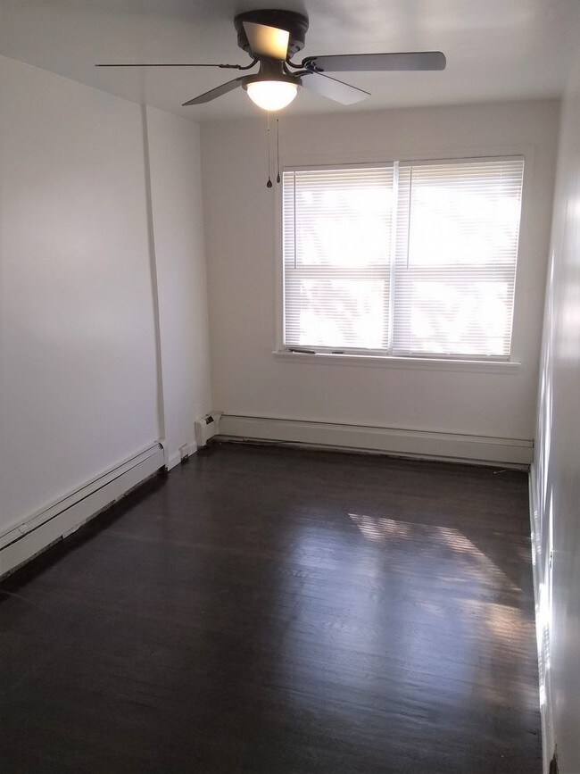 Foto del edificio - 7934 Forrest Ave