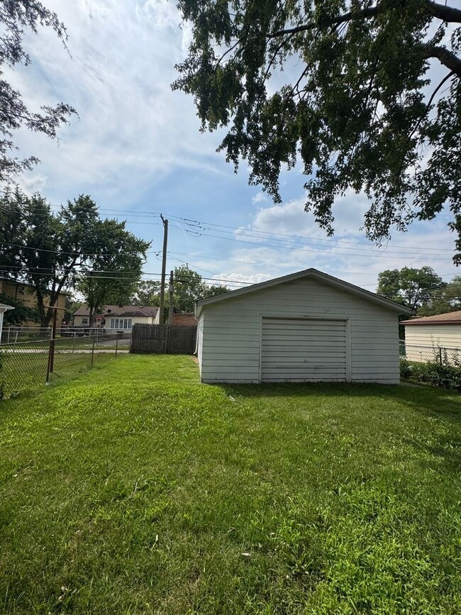 Foto del edificio - 4 Bedroom 2 Bathroom House in Dolton ! A M...