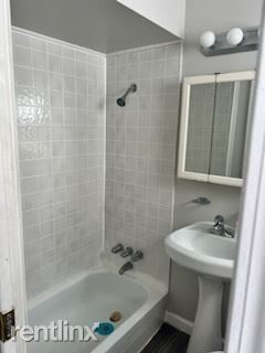 Building Photo - 2 br, 1 bath House - 19925 Deering St Livonia
