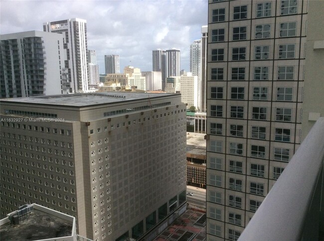 Foto del edificio - 300 S Biscayne Blvd