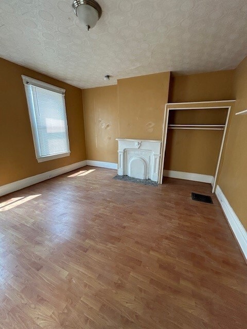 Building Photo - 22 W University Ave