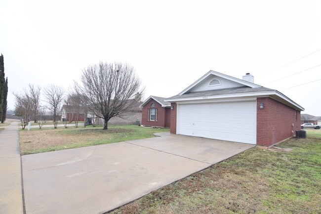 Building Photo - 4000 Mustang Dr