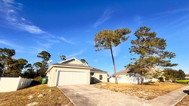 Foto del edificio - AMAZING 3 Bedroom, 2 Bathroom Home in Deltona!!