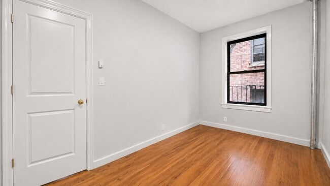 Building Photo - 518 W 204th St